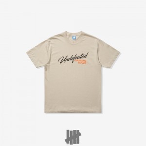 Undefeated Undftd UNDEFEATED SCRIPT SHOP S/S TEE Tees TAN | HNGLB-8102