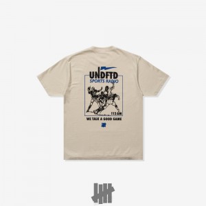 Undefeated Undftd UNDEFEATED SPORTS RADIO S/S TEE Tees TAN | WVAML-0385